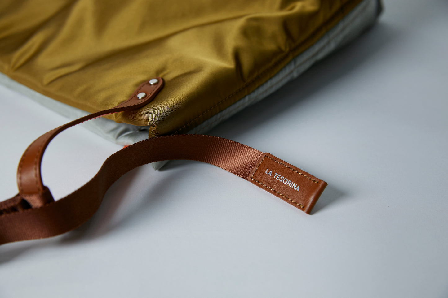 NASTRO TOTE PUFFY  (BICOLOR)
